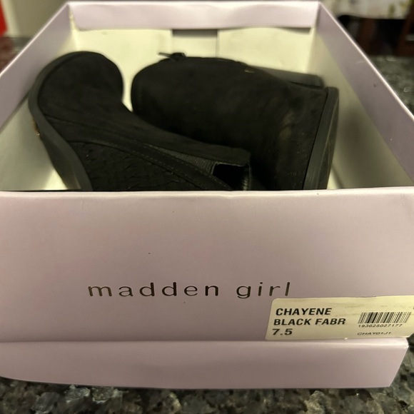 Booties - Picture 6 of 7